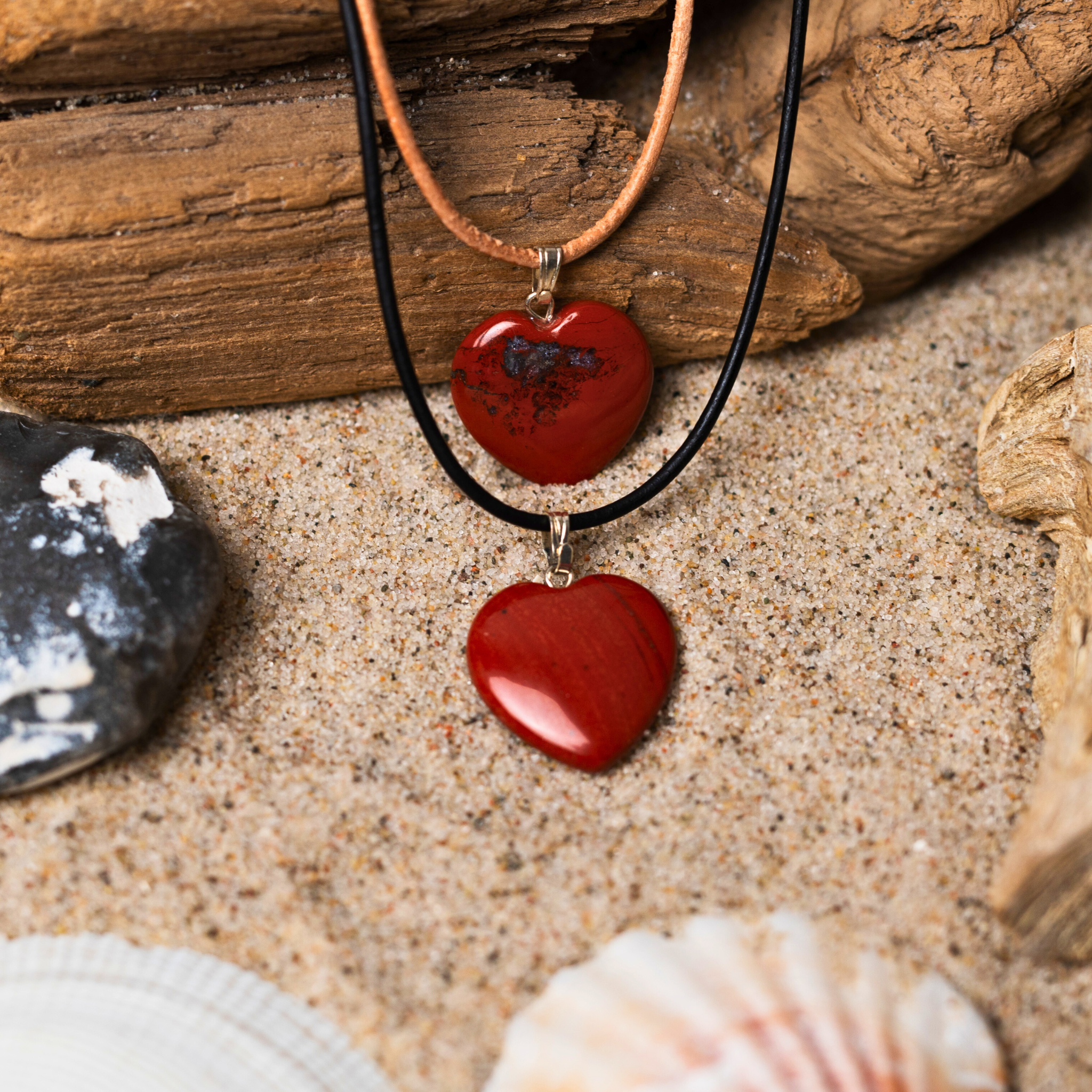 Roter Jaspis - Herzanhänger mit Öse- Harmonisierer